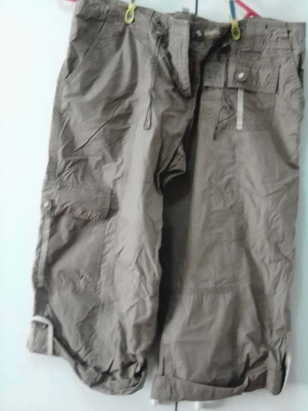 Brown khaki three quarter cargo shorts with multiple pockets size 36