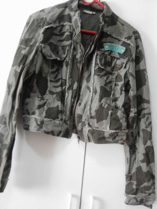 Stunning camo cropped identify jacket size 40 small make