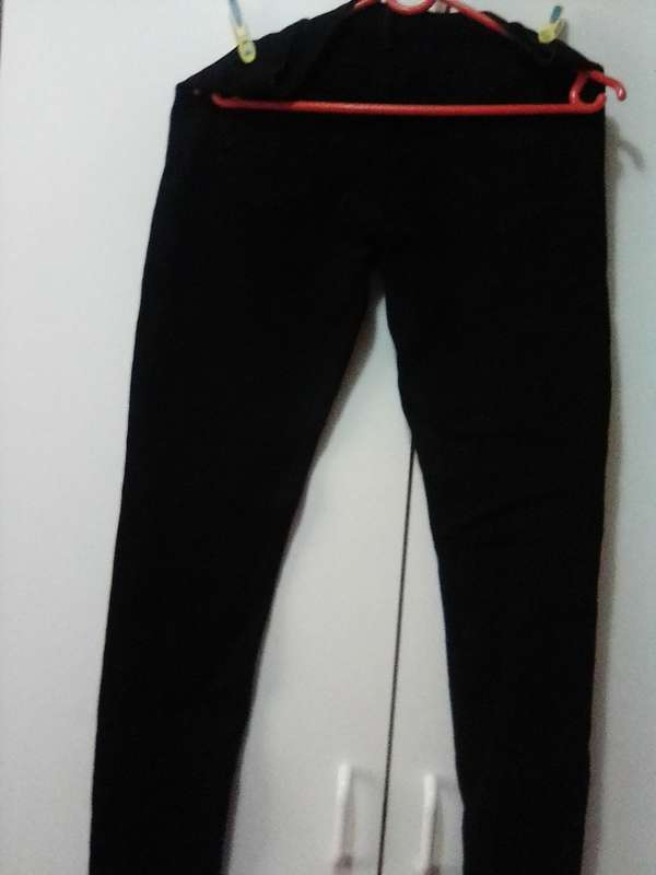 Black skinny jeans size 32
