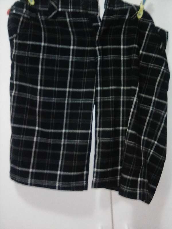 Jay Jay`s 3 quarter shorts plaid size 14