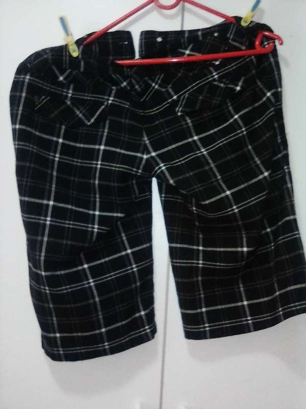 Jay Jay`s 3 quarter shorts plaid size 14