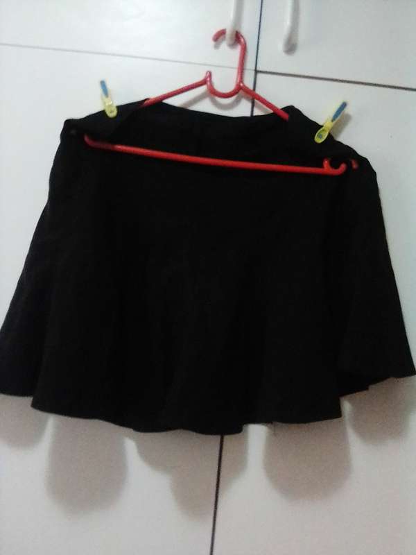 Black mini ruffle skirt size 34