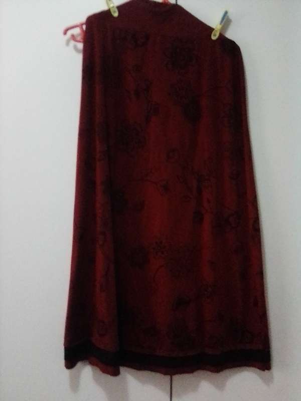 Red and black floral skirt size M