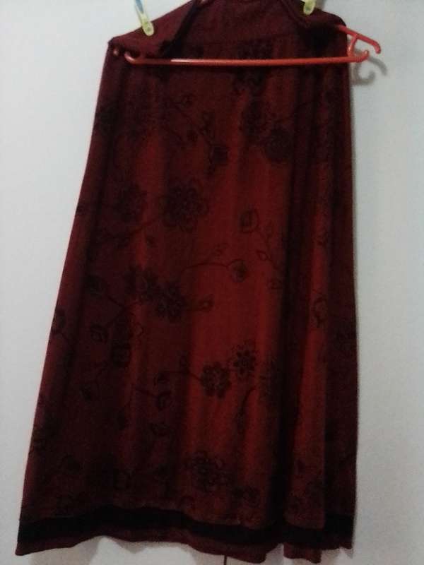 Red and black floral skirt size M