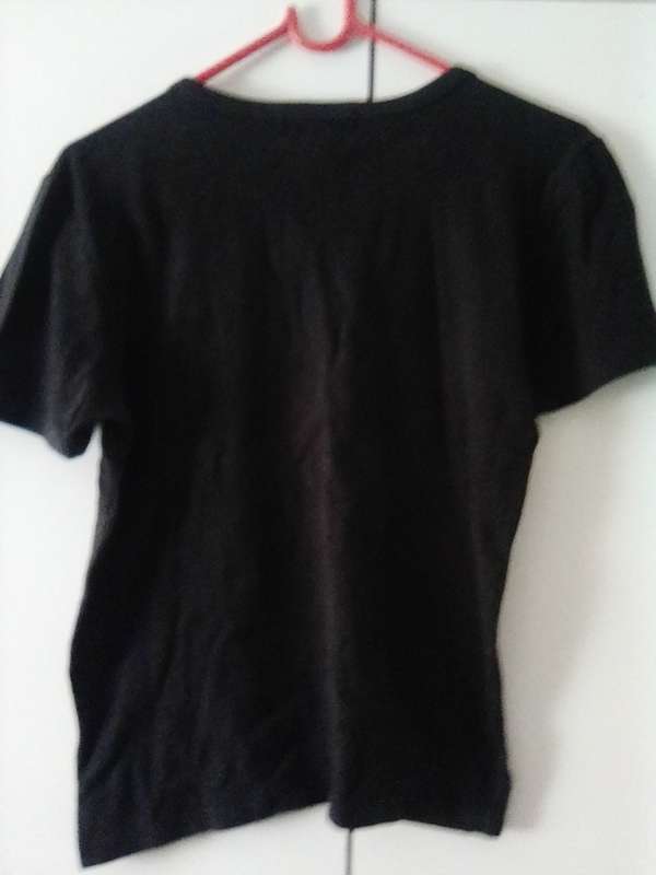 Men`s size S zip detail t-shirt