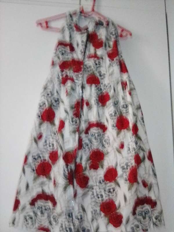 Stunning black roses zip through halter neck dress size L