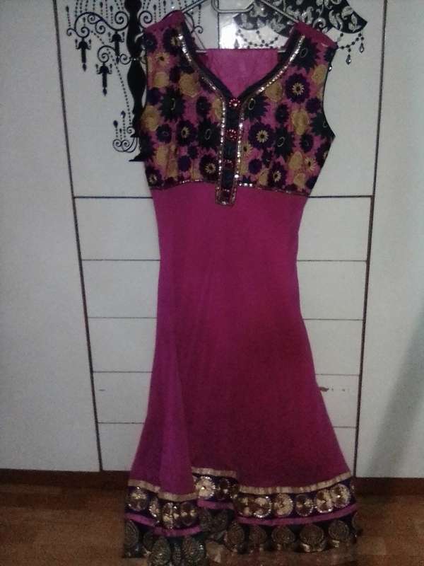 Stunning pink embroidered floral Punjabi outfit size XL