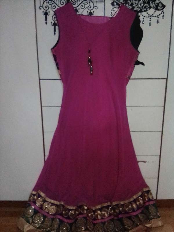 Stunning pink embroidered floral Punjabi outfit size XL