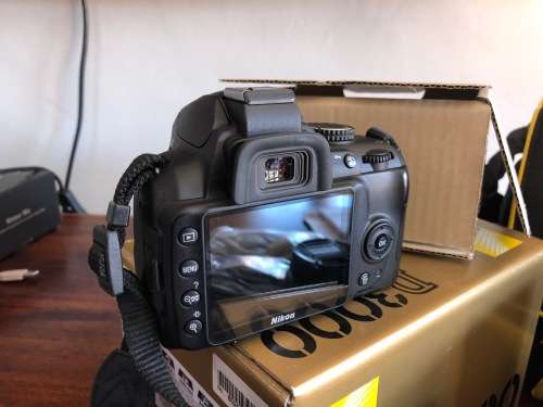 Nikon D3000 Full Package