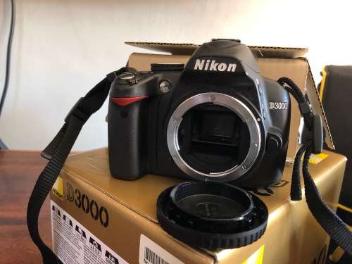 Nikon D3000 Full Package