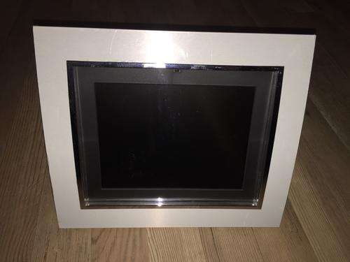 Digital photo frame