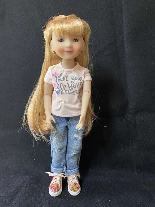 RESERVED FOR CamLag8373 until 20/01/2022 - Ruby Red Fashion Friends Sara Doll