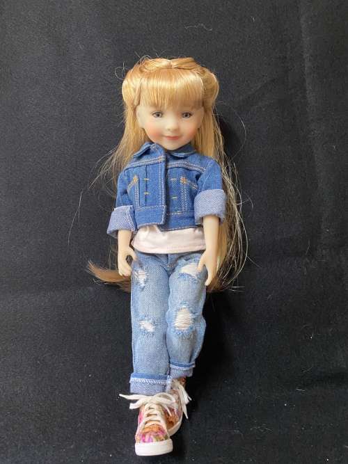 RESERVED FOR CamLag8373 until 20/01/2022 - Ruby Red Fashion Friends Sara Doll