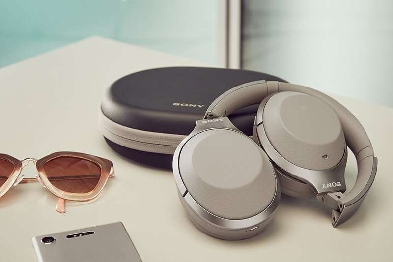 Sony Noise Cancelling Headphones WH1000XM2: Over Ear Wireless Bluetooth Headphones with Case - Gold