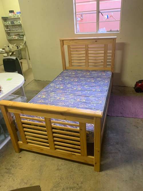 3 QUARTER PINE BED