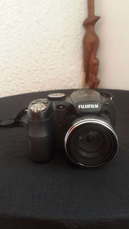 FUJIFILM FINEPIX S2950 14 MEGAPIXEL ,18 OPTICAL ZOOM MASSIVE BARGAIN STARTING AT R1