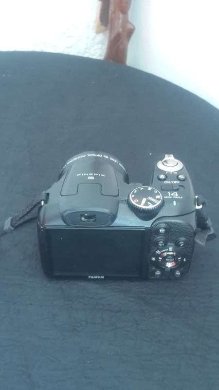 FUJIFILM FINEPIX S2950 14 MEGAPIXEL ,18 OPTICAL ZOOM MASSIVE BARGAIN STARTING AT R1
