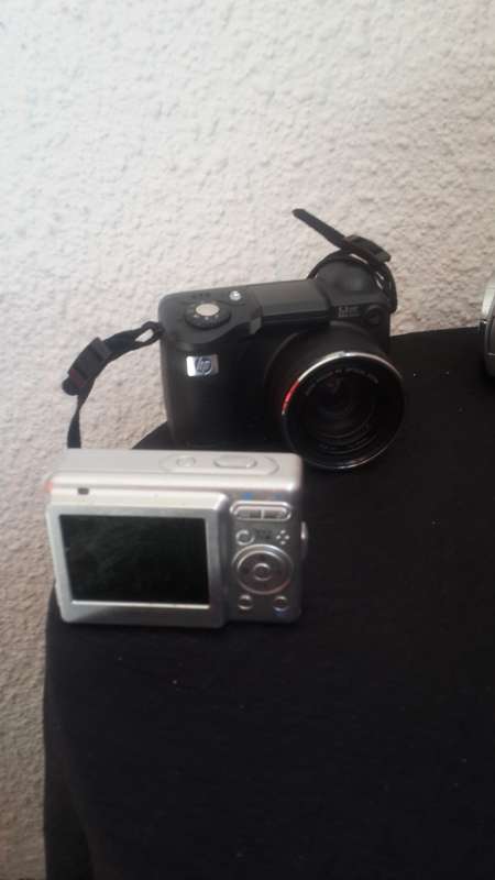 WOW!! JOB LOT CAMERAS ,VIDEO CAMERAS AND A LOT MORE NT TO BE MISSED!!!!!!