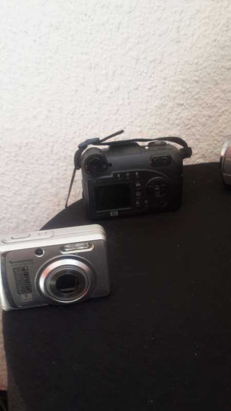 WOW!! JOB LOT CAMERAS ,VIDEO CAMERAS AND A LOT MORE NT TO BE MISSED!!!!!!