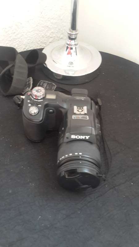 WOW!! SONY CYBERSHOT 4 COLOR SUPER HAD CCD MASSIVE BARGAIN STARTING AR R1