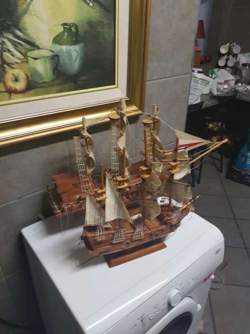 WOW!!2 X MODELS SHIPS FOR YOUR COLLECTION DONT MISS OUT