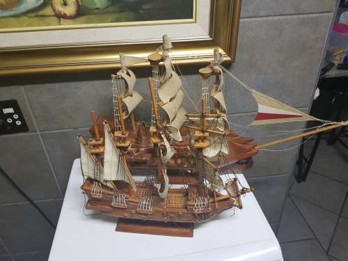 WOW!!2 X MODELS SHIPS FOR YOUR COLLECTION DONT MISS OUT