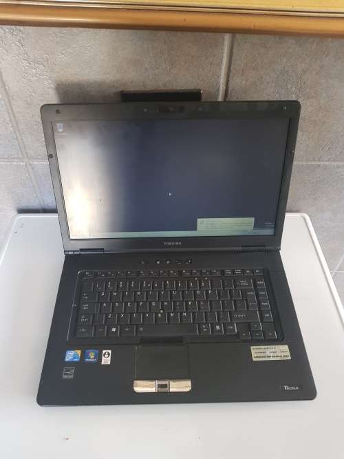Thosiba icore 7 laptop with charger bargain STARTING at R1 relisted due to non payment