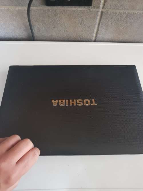 Thosiba icore 7 laptop with charger bargain STARTING at R1 relisted due to non payment