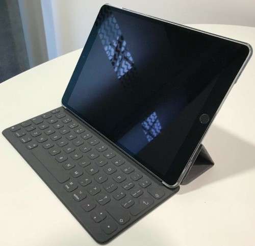 Apple iPad Pro 10.5" 64GB WiFi + Cellular - Space Grey with Apple Smart KeyBoard Included
