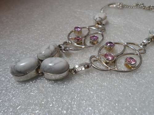 HOWLITE