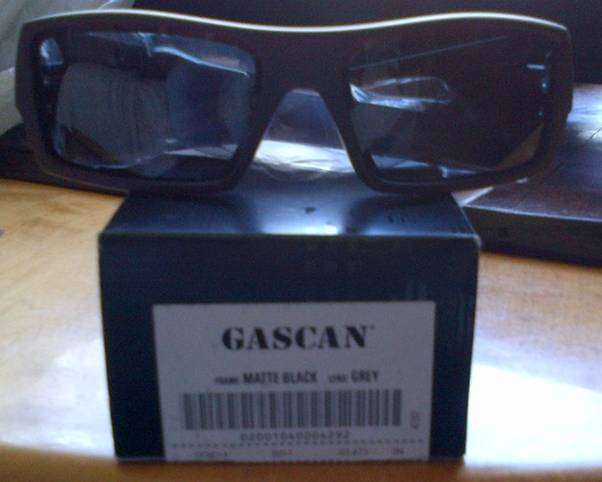 **********GENUINE OAKLEY - GASCAN SUNGLASSES INCLUDING POSTAGE**********