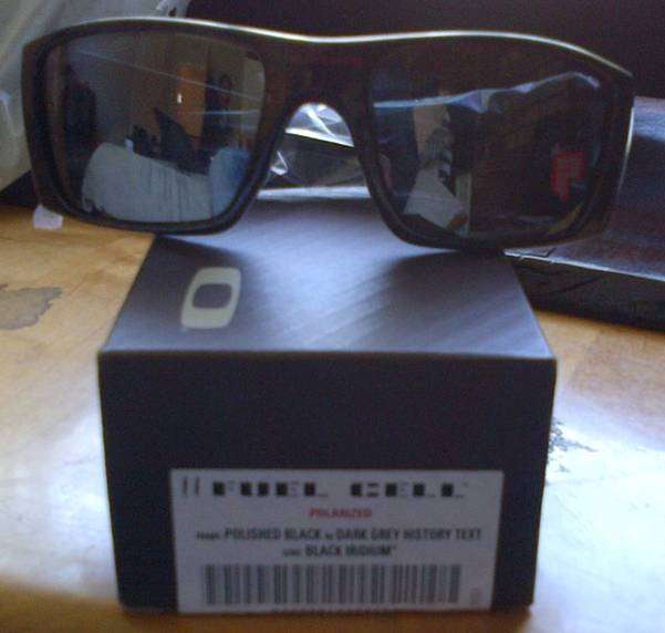 **********GENUINE OAKLEY - FUEL CELL (HISTORY TEXT) SUNGLASSES INCLUDING POSTAGE**********