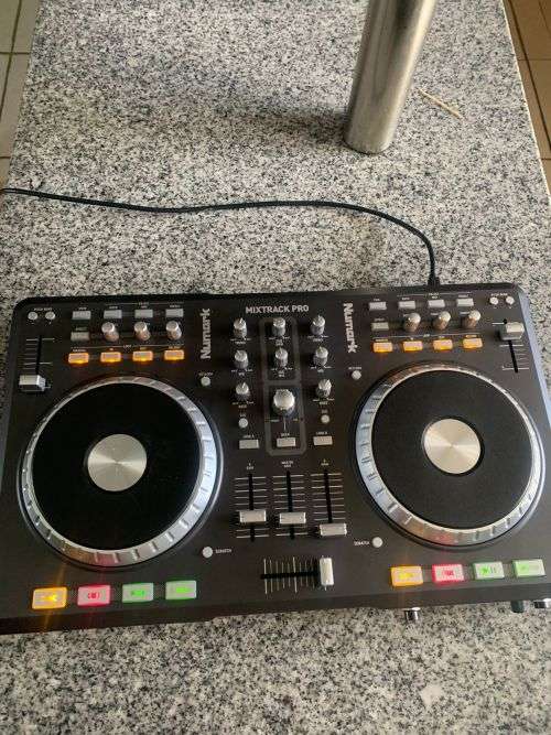 NUMARK MIXTRACK PRO