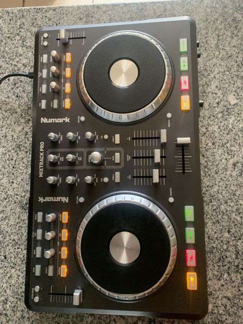 NUMARK MIXTRACK PRO