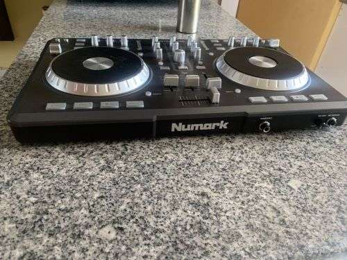 NUMARK MIXTRACK PRO