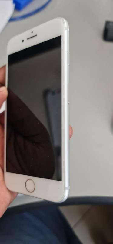 I PHONE 8 64 GB MINT CONDITION AS NEW