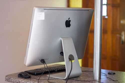 I MAC CORE 2 DUO 2009 21.5 INCH PLIZ READ