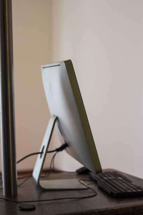 I MAC CORE 2 DUO 2009 21.5 INCH PLIZ READ