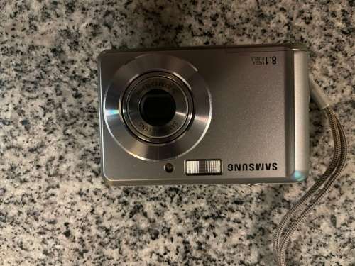 SAMSUNG SILVER DIGITAL CAMERA (ES10)
