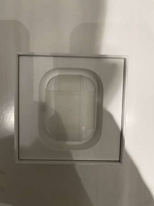 APPLE IPODS PRO NEW OPEN BOX