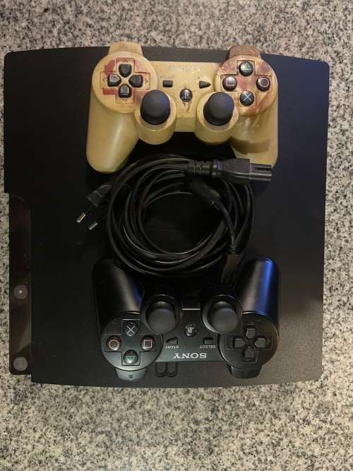 SONY PLAYSTATION 3 250GB WITH 2 CONTROLLERS