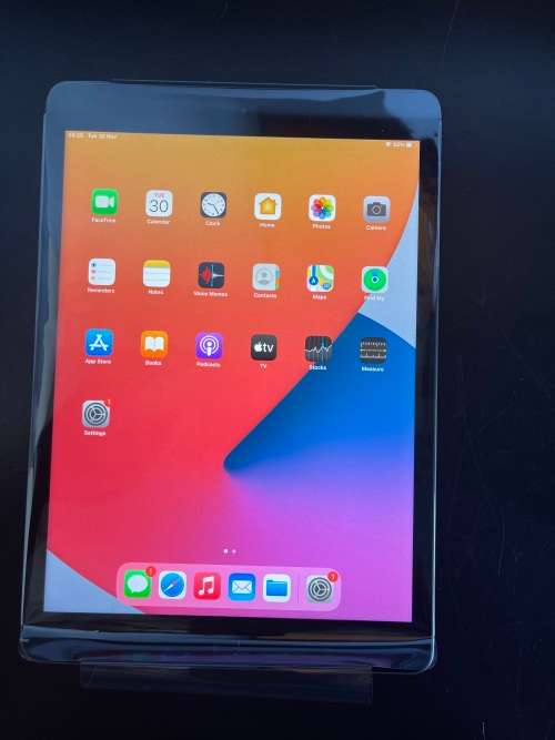 Apple iPad A2270(10.2-inch, Wi-Fi, 128GB) -space grey (8th Generation) mint 10/10 condition