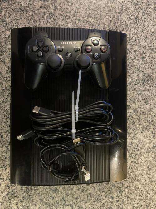 SONY PLAYSTATION 3 SLIM 12GB 1 CONTROLLER  and 6 GAMES