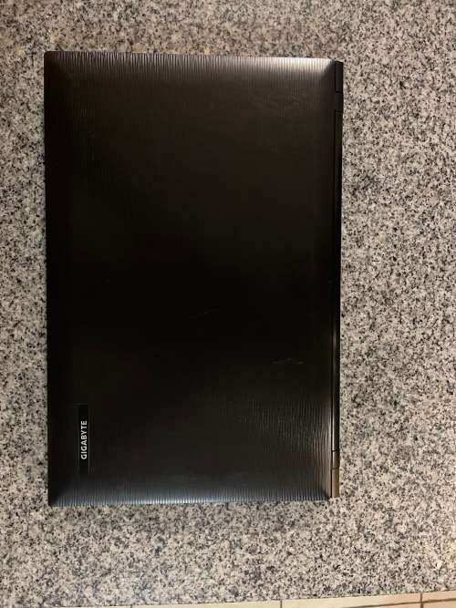 GIGABYE Q1532 CORE i3
