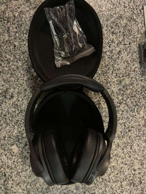 Swiss Cougar - 5229 Bluetooth Noise-cancelling Wireless Headphones New open Case