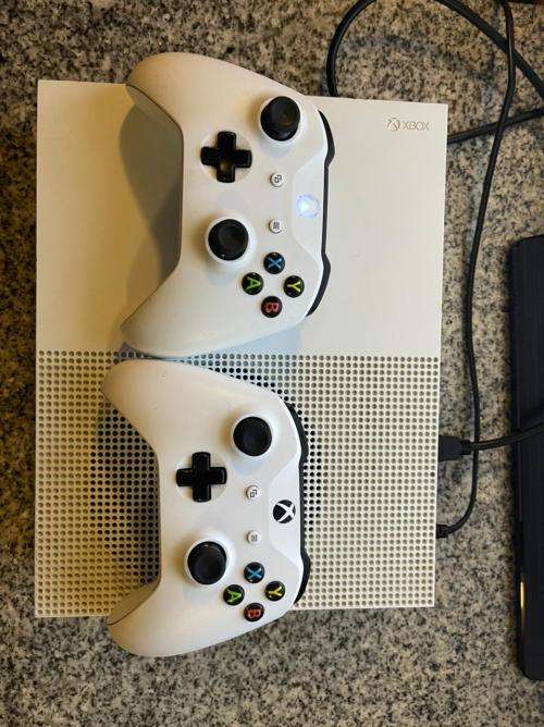 XBOX BOX ONE S 1TB 1681 WITH 2 CONTROLLERS and 4 GAMES