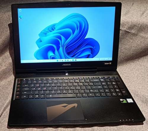 AORUS X5 V8 8th Gen Intel Core i7-8850H 4.3GHz, Nvidia GTX1070 8Gb VRAM, 15.6 1920x1080 144Hz G-SYNC