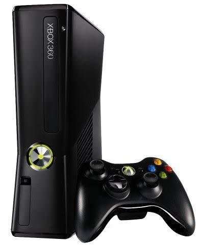 X BOX 360 S 4GB 1 CONTROLLER and 8 GAMES
