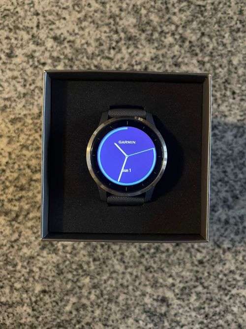 GARMIN VIVOACTIVE 4 MINT CONDITION WITH EXTRA STRAPS