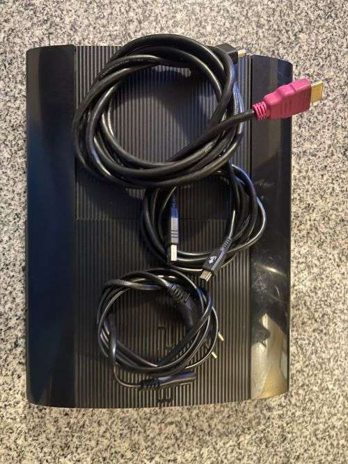 PLAYSTATION 3 SUPER SLIM 12GB 2 CONTROLLERS